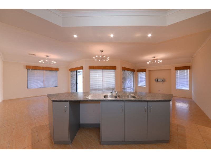 4 Rometta Way, Sinagra WA 6065