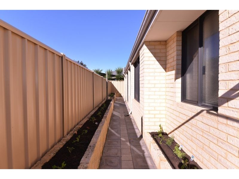 4 Rometta Way, Sinagra WA 6065