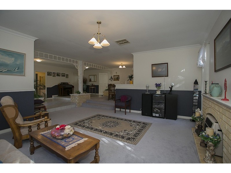 33 Greenhaven Glde, Carramar WA 6031