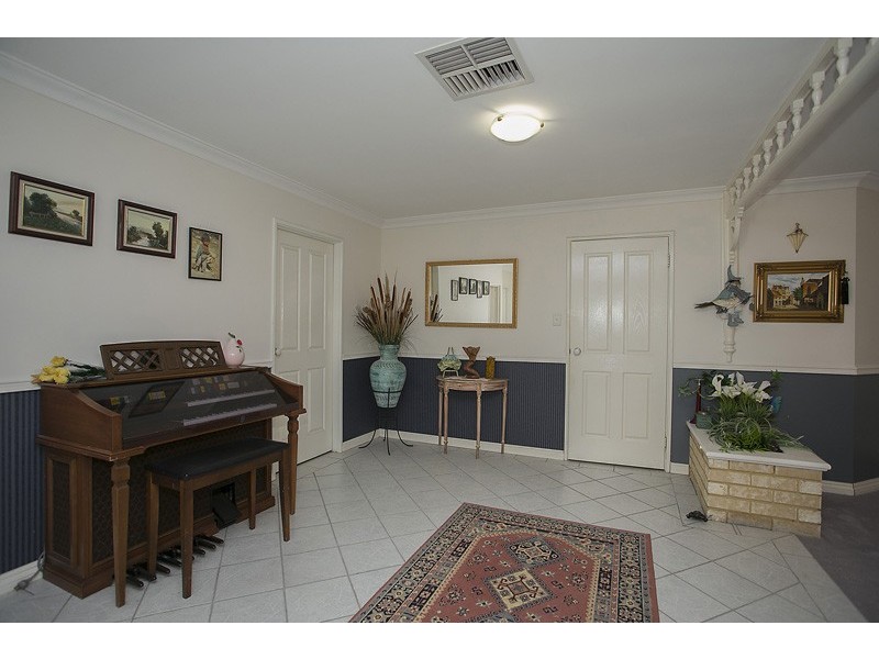 33 Greenhaven Glde, Carramar WA 6031