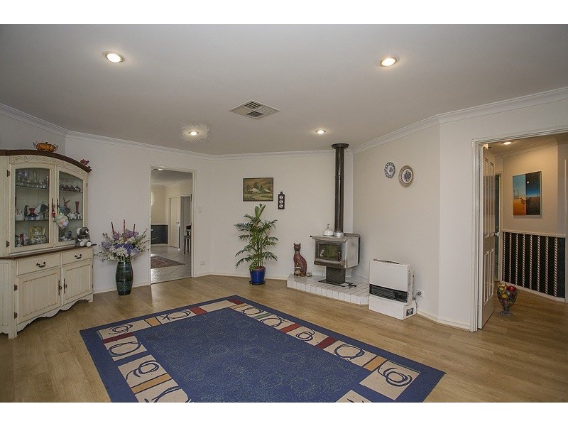 33 Greenhaven Glde, Carramar WA 6031