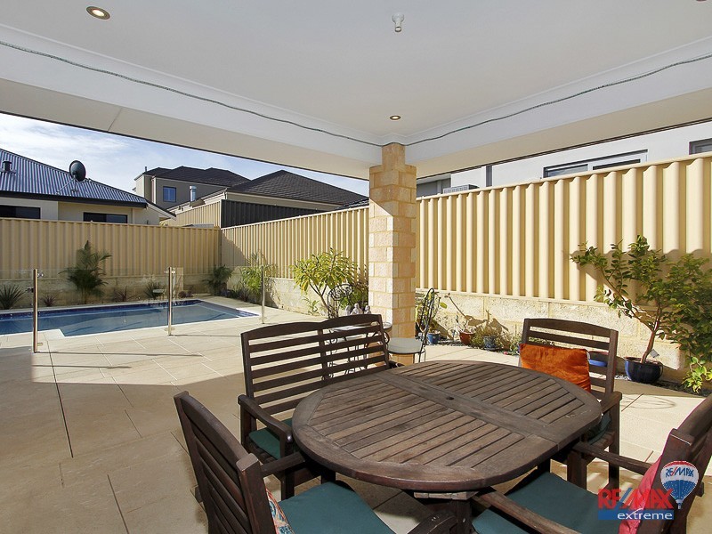 22 St Lucia Road, Iluka WA 6028