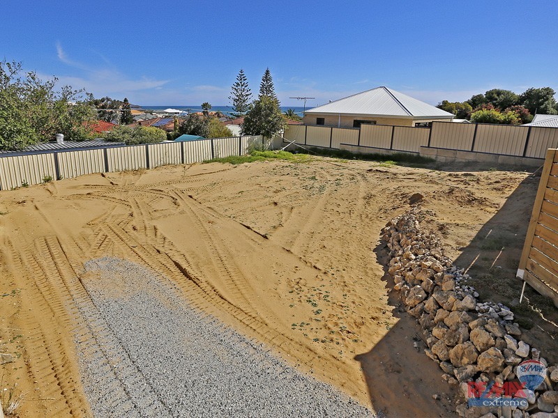 2/14 White Road, Quinns Rocks WA 6030