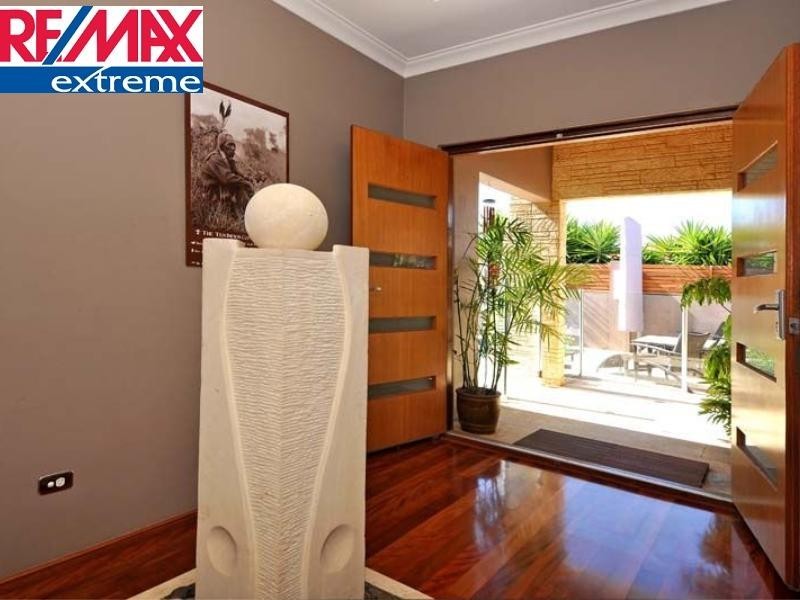 9 Mulgrave Loop, Mindarie WA 6030