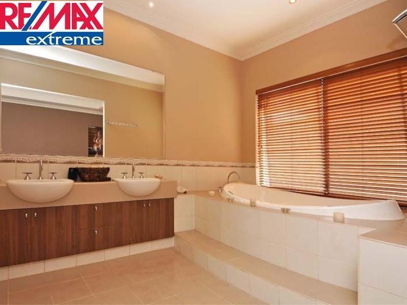 9 Mulgrave Loop, Mindarie WA 6030