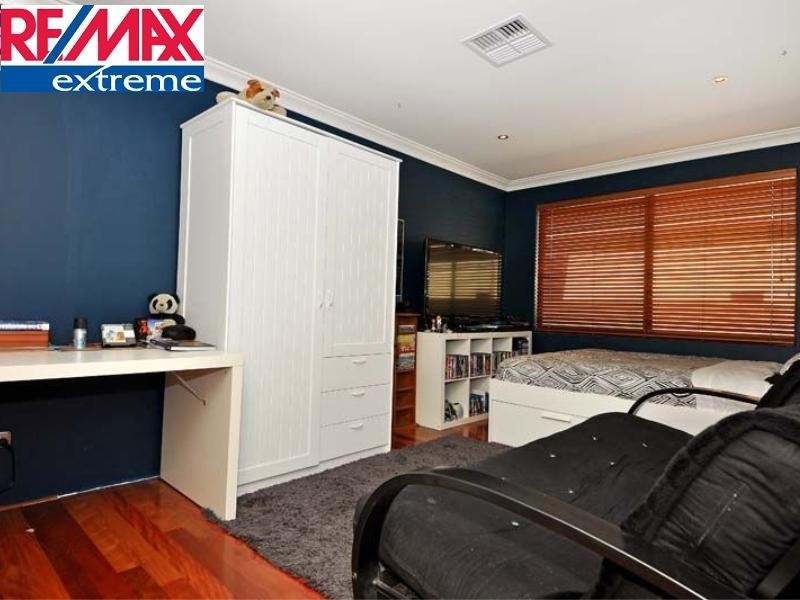 9 Mulgrave Loop, Mindarie WA 6030