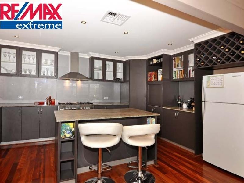 9 Mulgrave Loop, Mindarie WA 6030