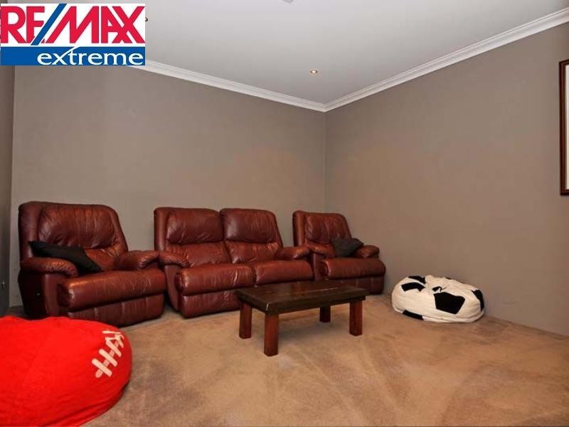 9 Mulgrave Loop, Mindarie WA 6030