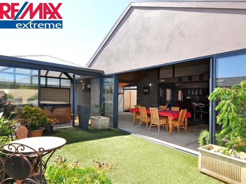 9 Mulgrave Loop, Mindarie WA 6030