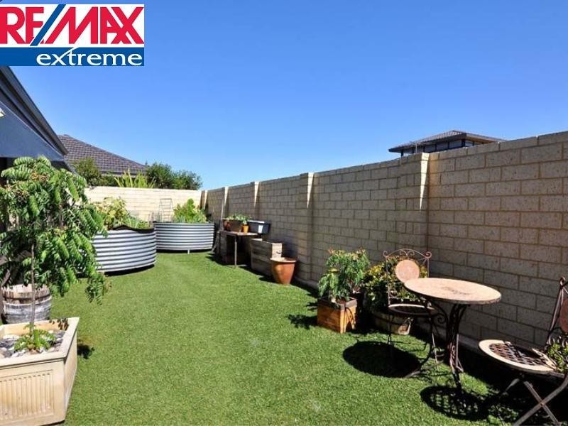 9 Mulgrave Loop, Mindarie WA 6030