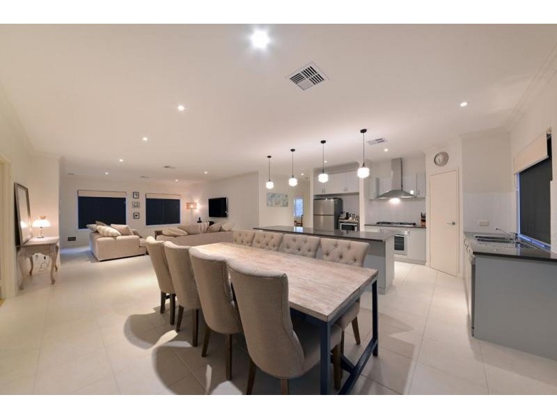 11 Parkinson Road, Banksia Grove WA 6031