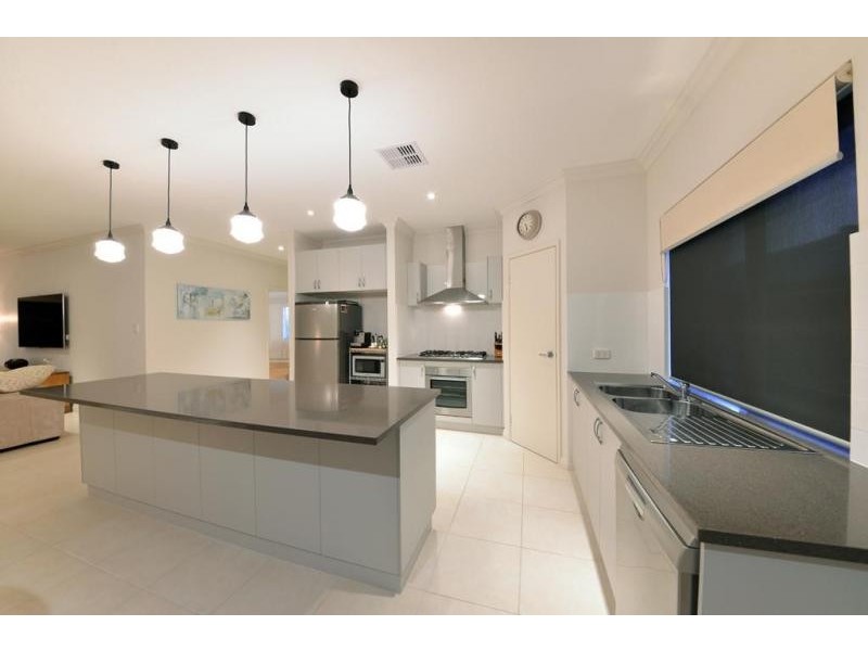 11 Parkinson Road, Banksia Grove WA 6031
