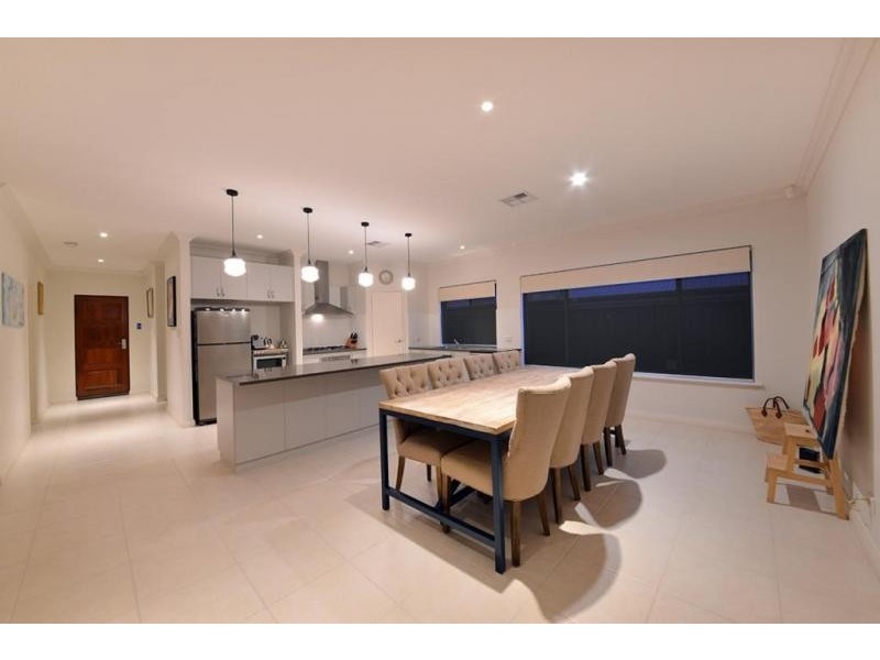 11 Parkinson Road, Banksia Grove WA 6031