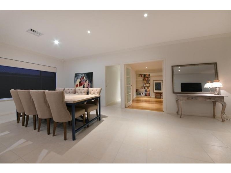 11 Parkinson Road, Banksia Grove WA 6031