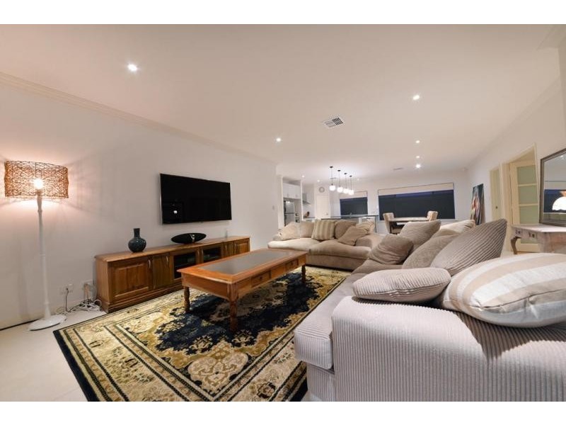 11 Parkinson Road, Banksia Grove WA 6031