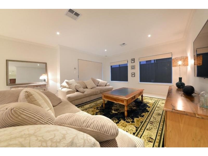 11 Parkinson Road, Banksia Grove WA 6031