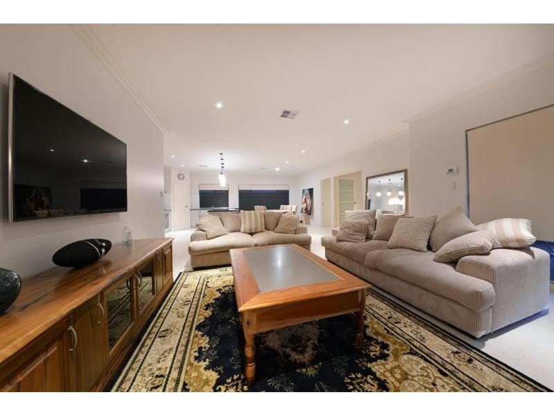 11 Parkinson Road, Banksia Grove WA 6031