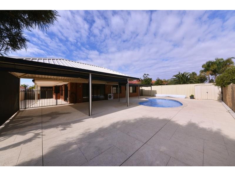 26 Houghton Drive, Carramar WA 6031