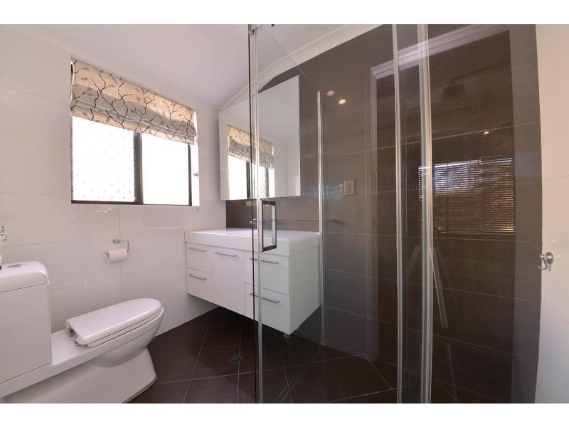 26 Houghton Drive, Carramar WA 6031