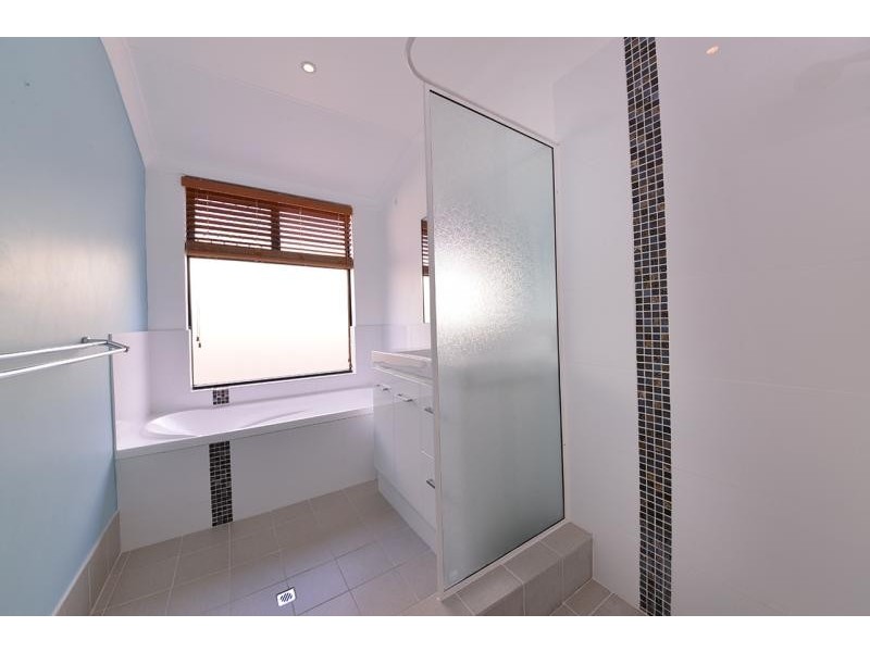 26 Houghton Drive, Carramar WA 6031