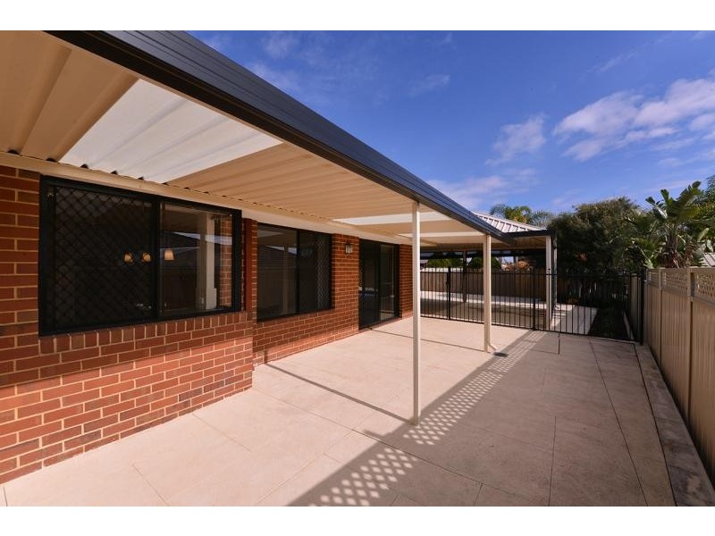 26 Houghton Drive, Carramar WA 6031