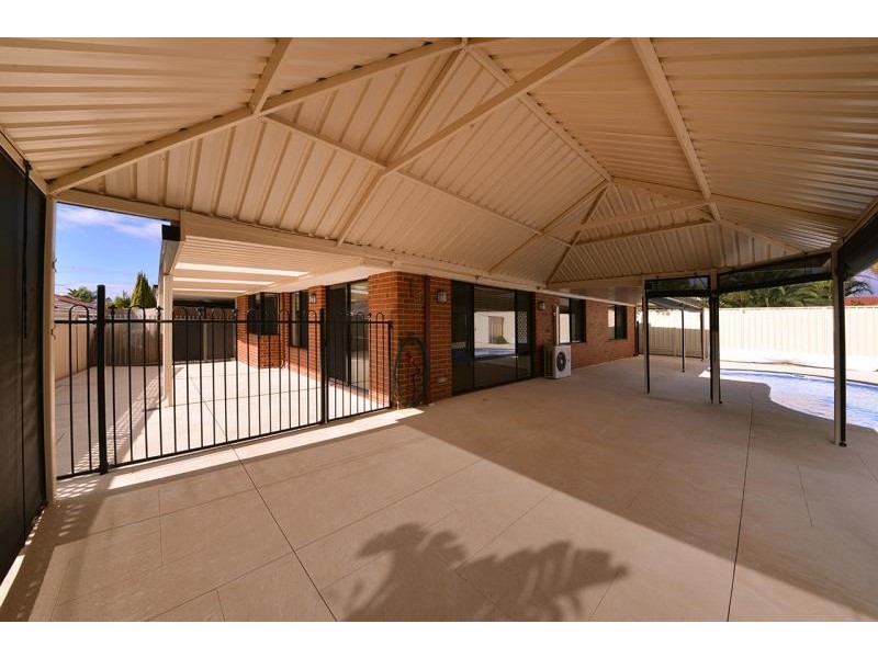 26 Houghton Drive, Carramar WA 6031