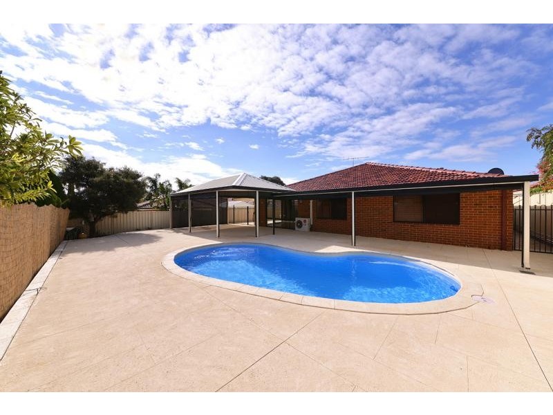 26 Houghton Drive, Carramar WA 6031