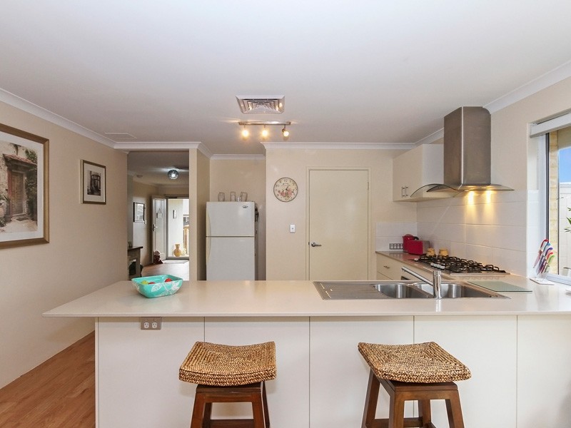 1 Dillwynia Bend, Banksia Grove WA 6031