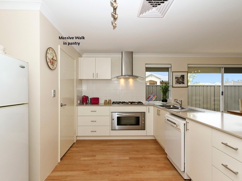 1 Dillwynia Bend, Banksia Grove WA 6031