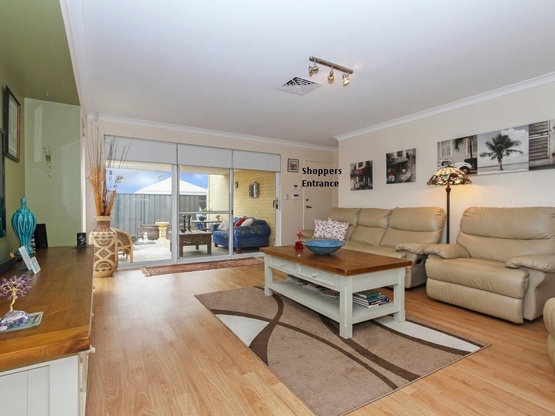 1 Dillwynia Bend, Banksia Grove WA 6031