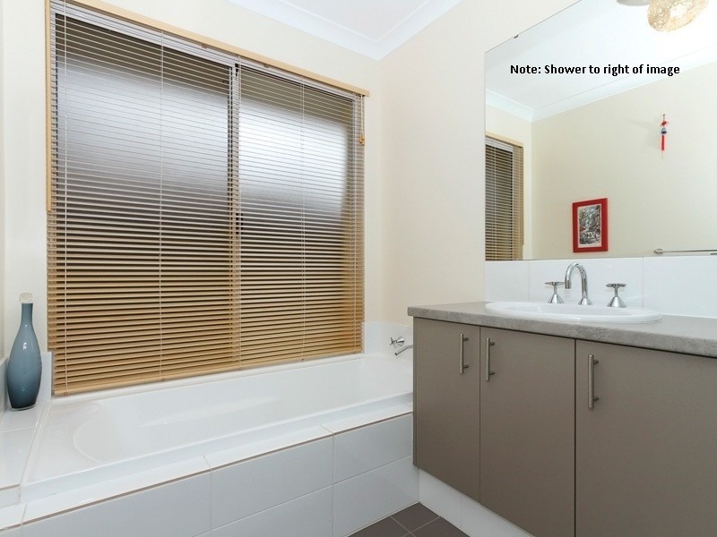 1 Dillwynia Bend, Banksia Grove WA 6031