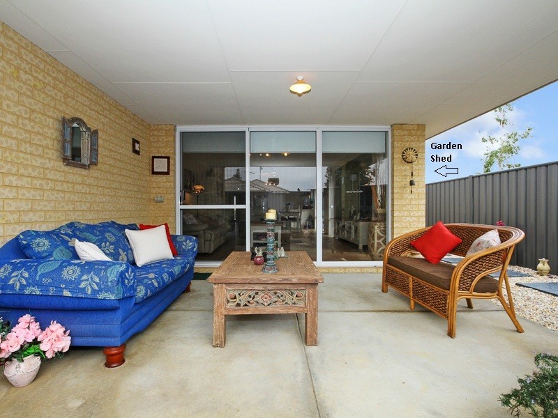 1 Dillwynia Bend, Banksia Grove WA 6031