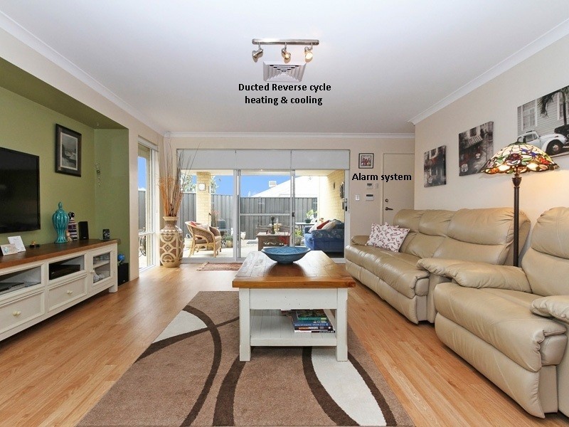 1 Dillwynia Bend, Banksia Grove WA 6031