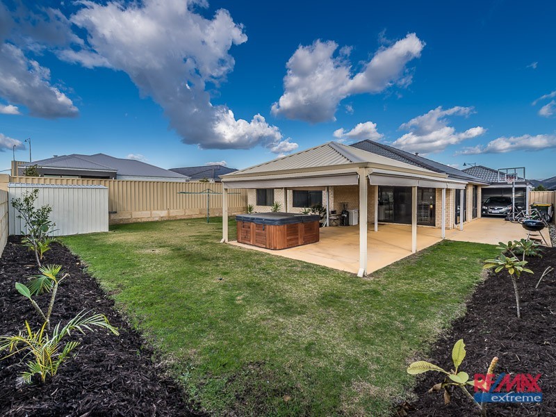 21 Crown Point Crescent, Butler WA 6036