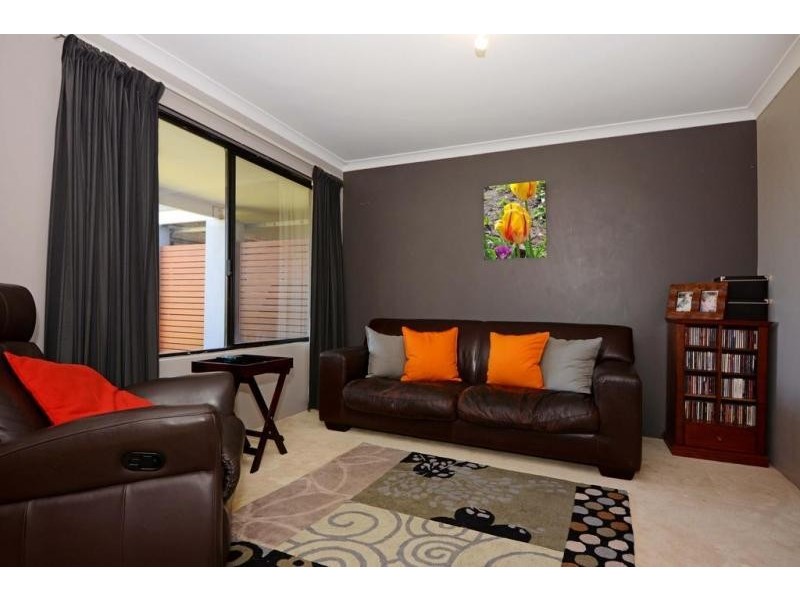 21 Crown Point Crescent, Butler WA 6036