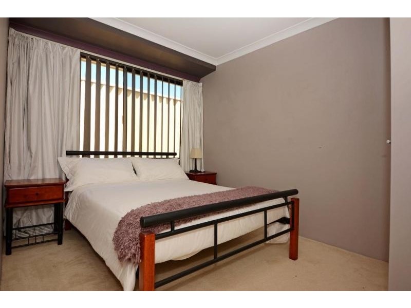 21 Crown Point Crescent, Butler WA 6036