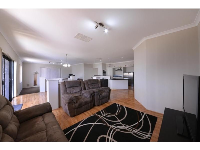 54 Yandella Promenade, Tapping WA 6065