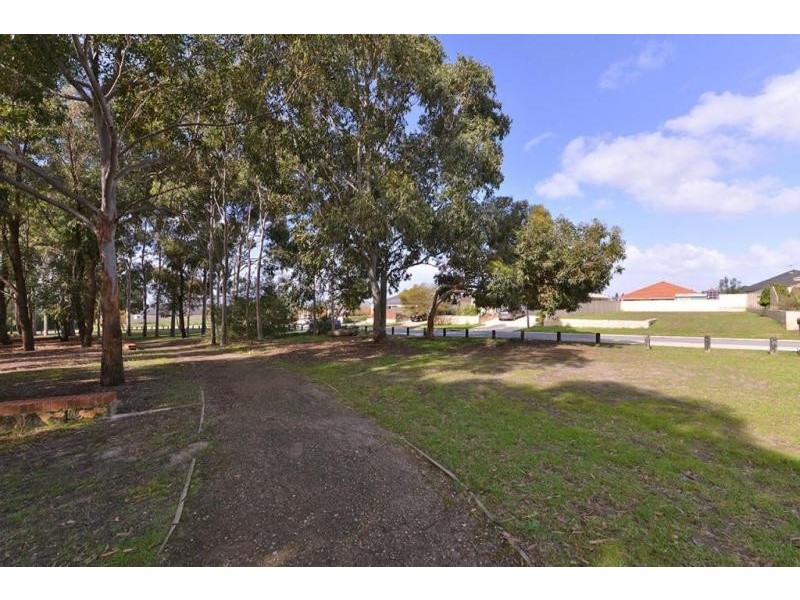 154 St Stephens Crescent, Tapping WA 6065