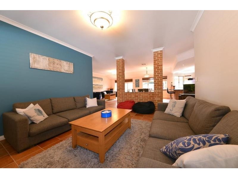 53 Brightlands Circuit, Carramar WA 6031