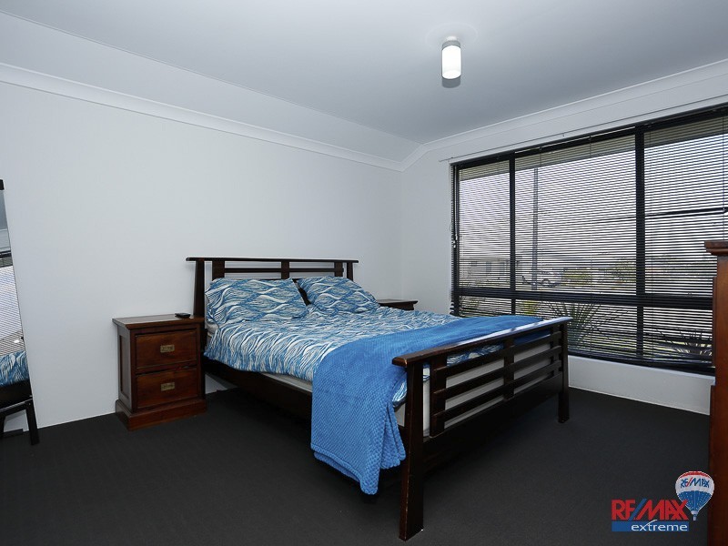 5 Rocklands Loop, Carramar WA 6031