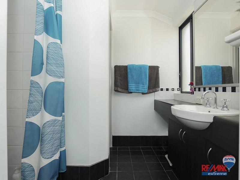 5 Rocklands Loop, Carramar WA 6031