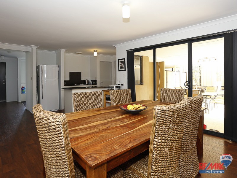 5 Rocklands Loop, Carramar WA 6031