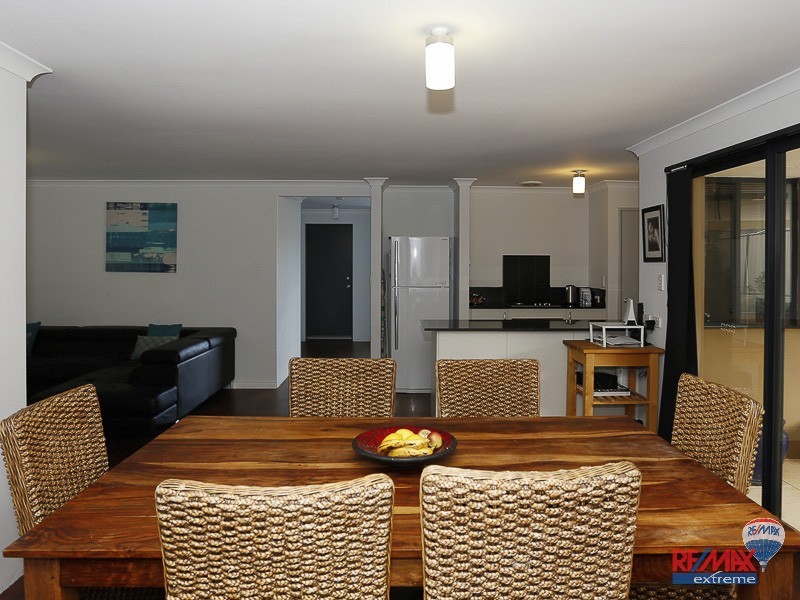 5 Rocklands Loop, Carramar WA 6031