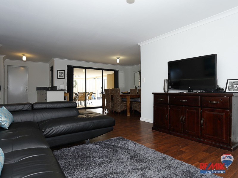 5 Rocklands Loop, Carramar WA 6031