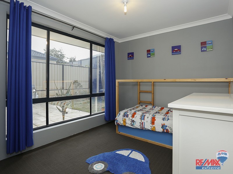 5 Rocklands Loop, Carramar WA 6031