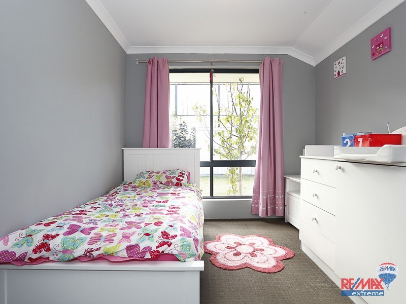 5 Rocklands Loop, Carramar WA 6031