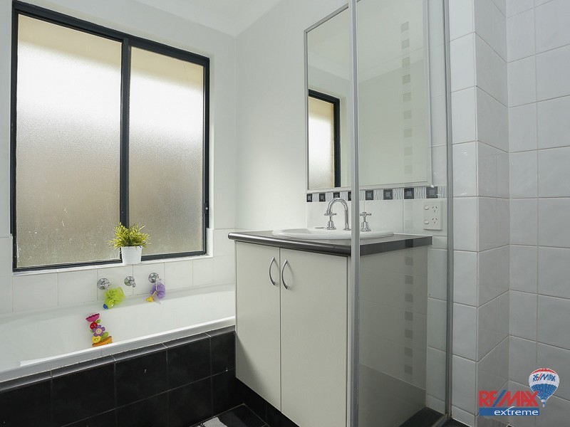 5 Rocklands Loop, Carramar WA 6031