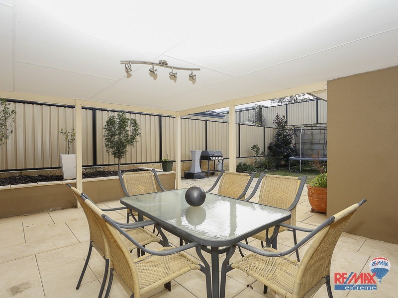 5 Rocklands Loop, Carramar WA 6031
