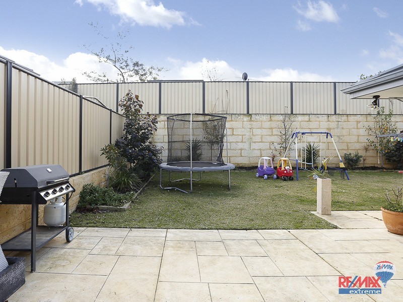 5 Rocklands Loop, Carramar WA 6031