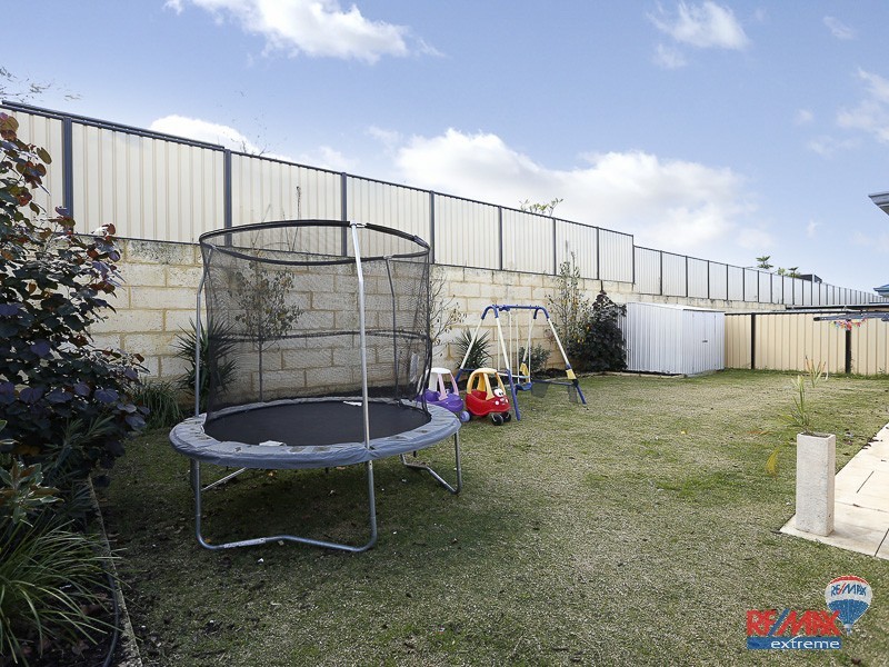 5 Rocklands Loop, Carramar WA 6031